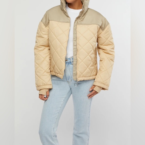 WeWoreWhat Color Blocked Quilted Puffer Jacket in Muted Sage/Beige. Size M. NWT! - Picture 2 of 6